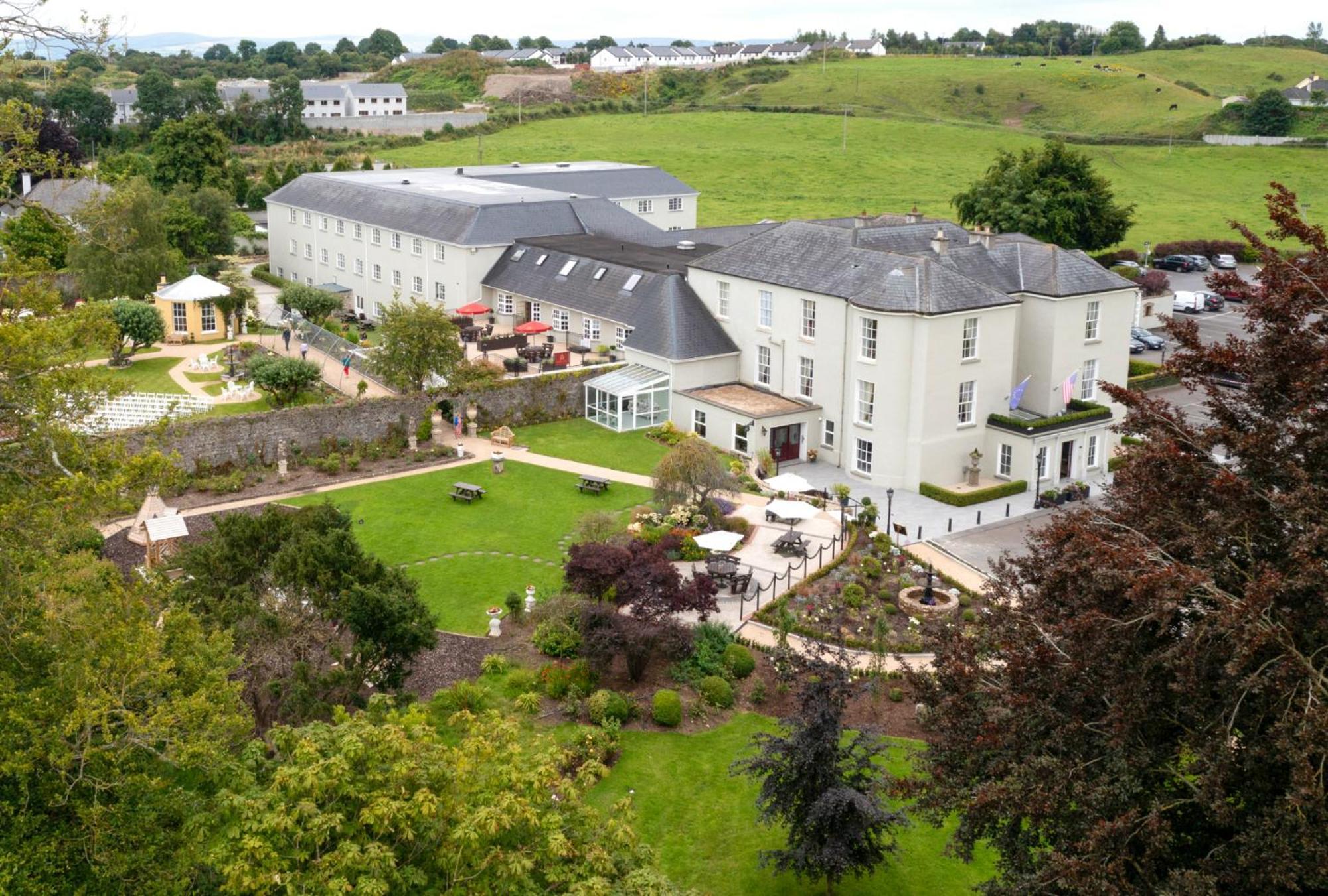 County Arms Birr Hotel Bagian luar foto