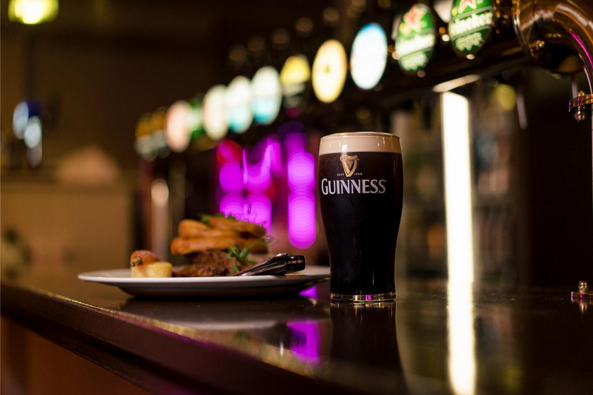 County Arms Birr Hotel Bagian luar foto