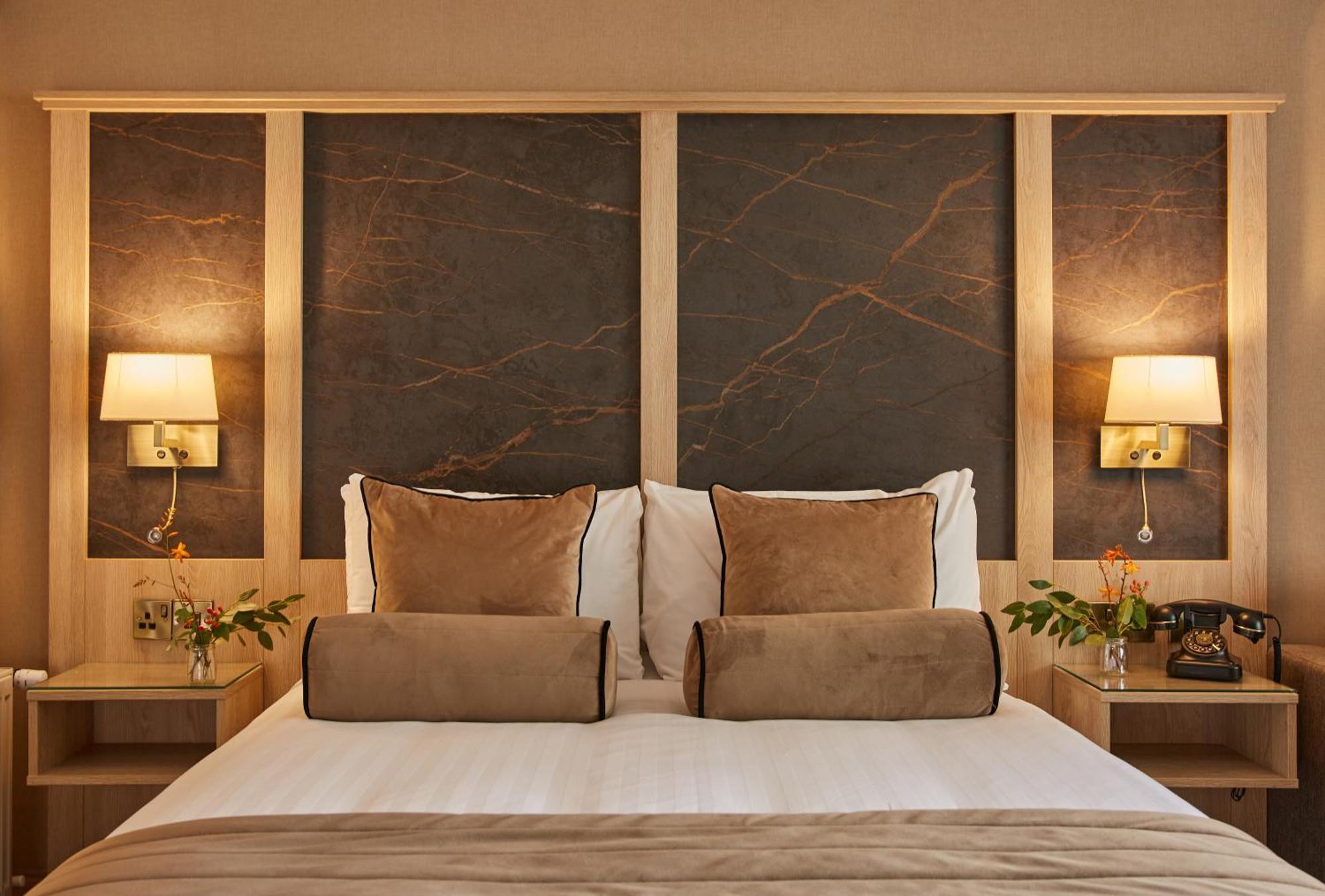 County Arms Birr Hotel Bagian luar foto