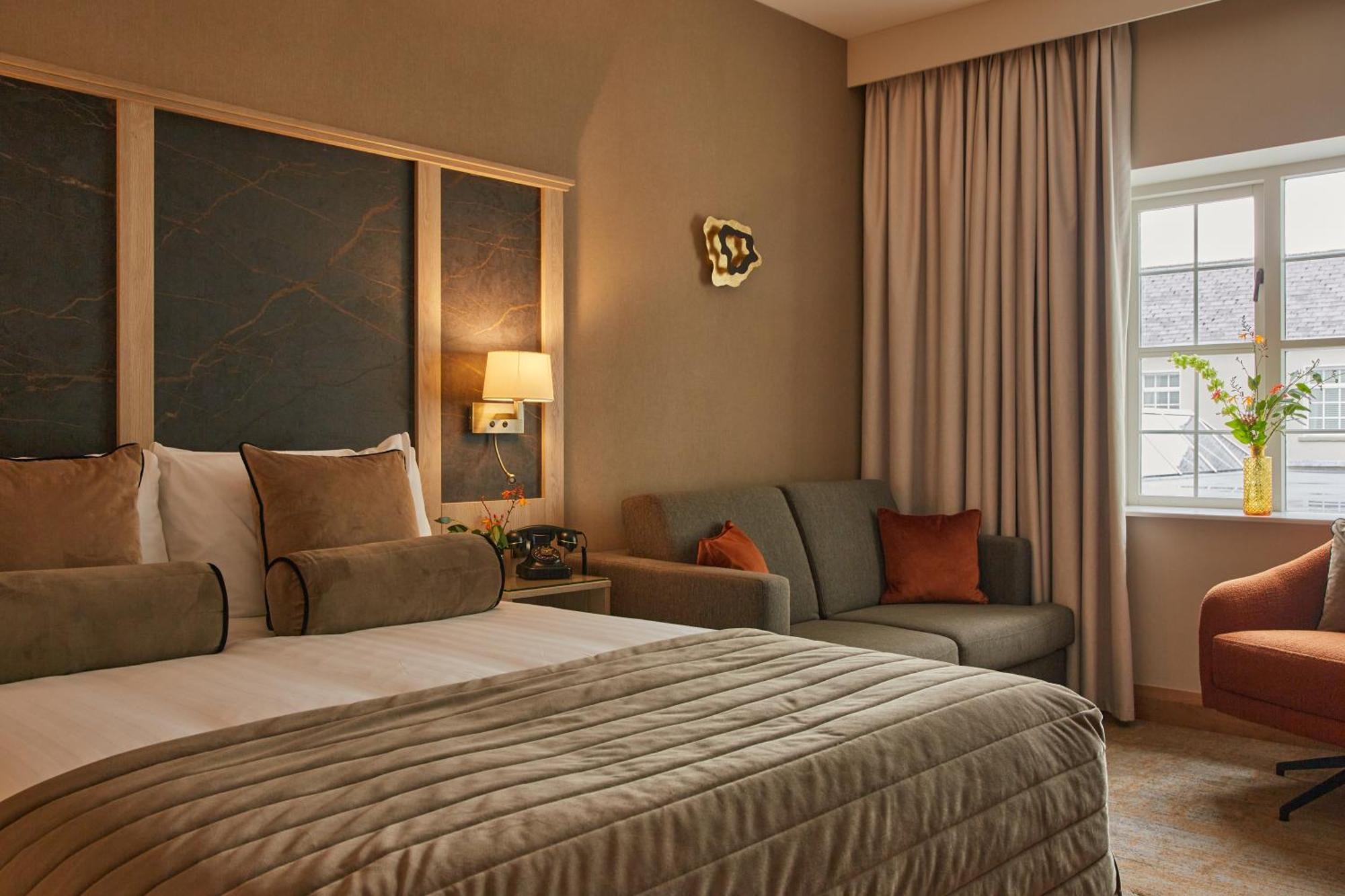 County Arms Birr Hotel Bagian luar foto