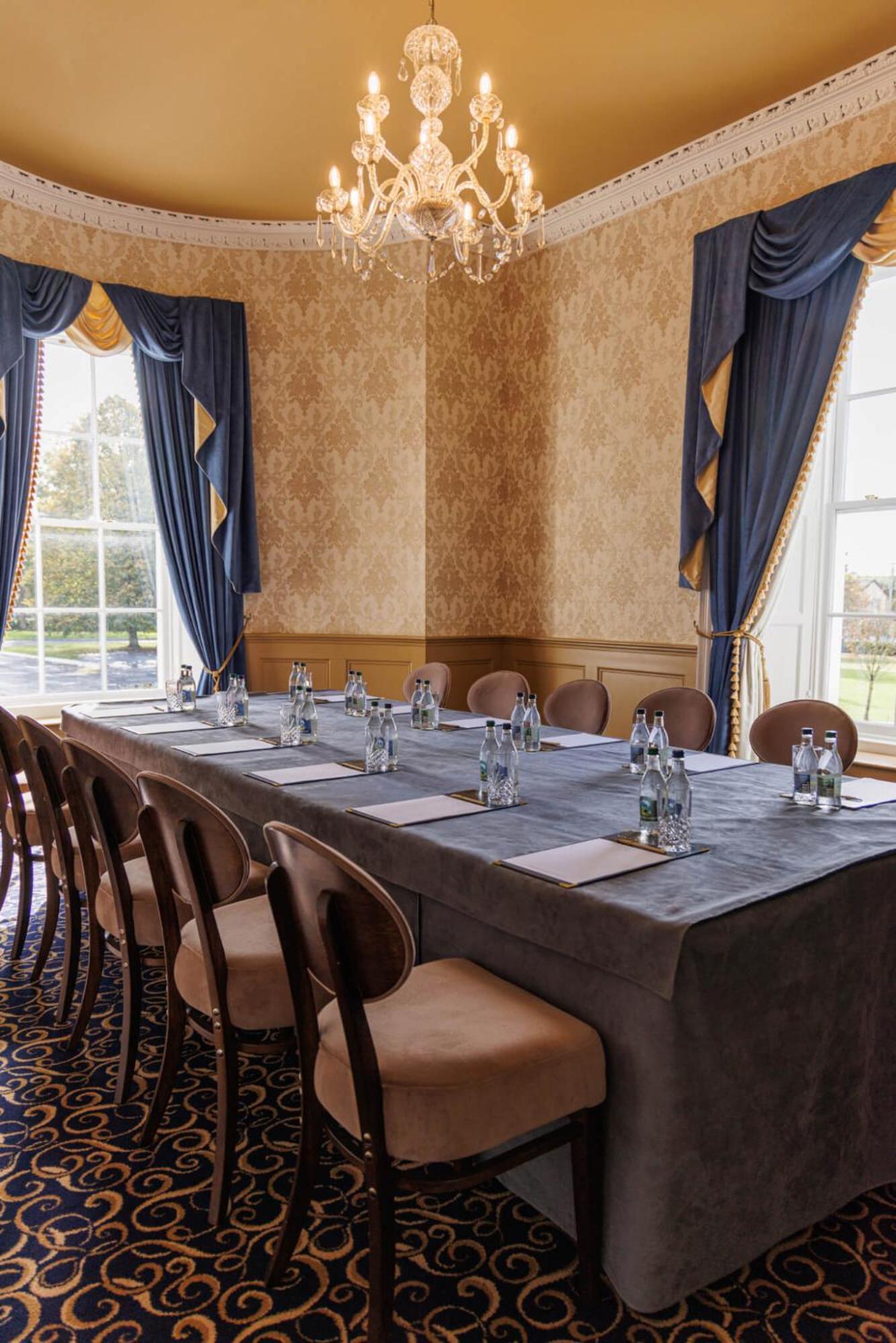 County Arms Birr Hotel Bagian luar foto