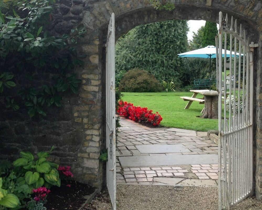 County Arms Birr Hotel Bagian luar foto