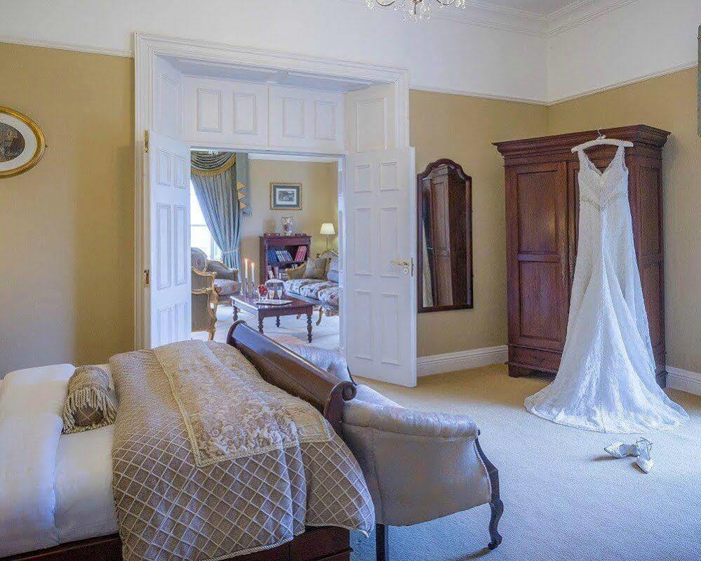County Arms Birr Hotel Bagian luar foto